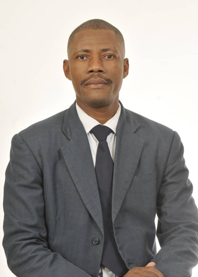 Deuxième séance de signature de l'ouvrage « Un nouveau regard sur Ayiti et sa formation professionnelle », de l'ingénieur Ruben Sanon